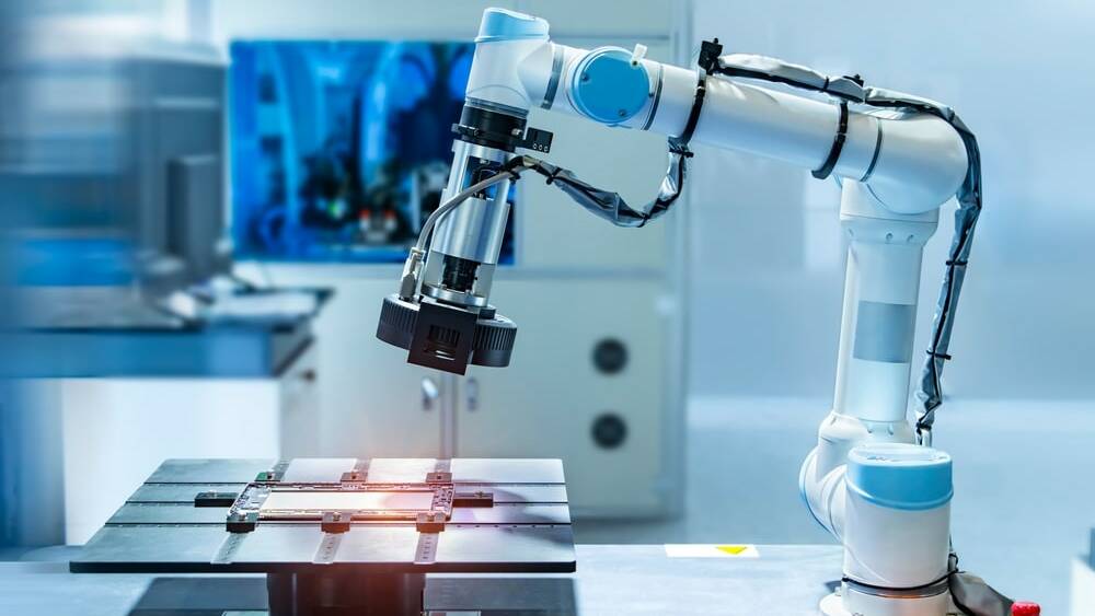 A cobot uses machine vision to inspect a mobile phone.