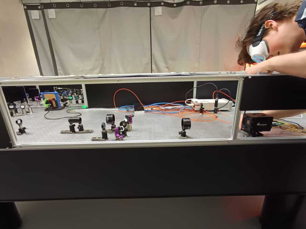 Researchers at Vrije Universiteit Amsterdam are pioneering a novel imaging technique known as phototransient holographic imaging using the HZ-21000-G 100GigE camera from Emergent Vision Technologies.